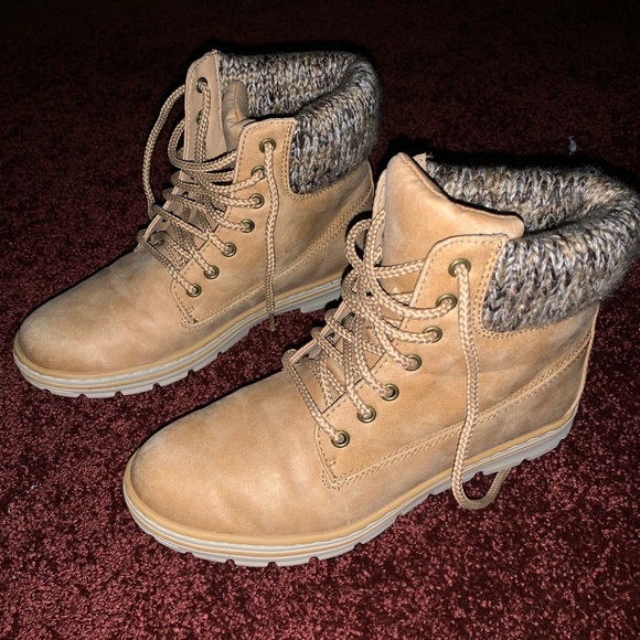 White Mountain Shoes - Brand new White Mountain boots! Tan suede 6.5